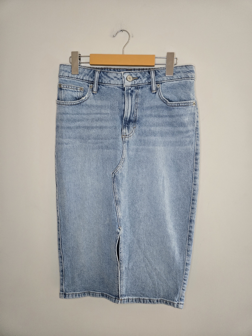 Lucky Brand light blue fitted denim midi skirt with front slit, size 4/27, new